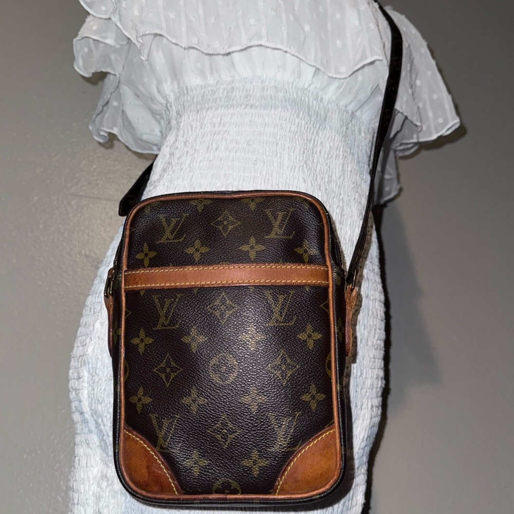 ***Authentic***Louis Vuitton Danube Monogram Shoulder Crossbody Bag AR0030